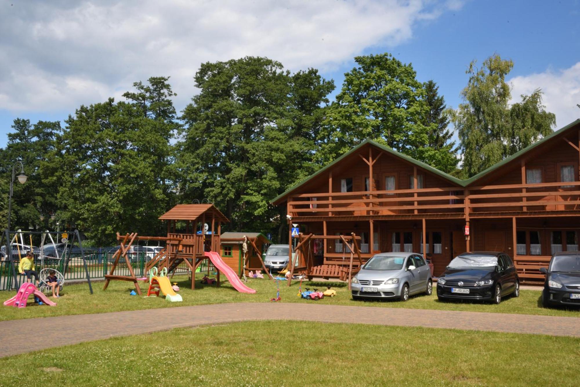 Mlodziezowy Domek Dla Grup Eldorado Mielno Centrum, 200M Od Morza Buitenkant foto