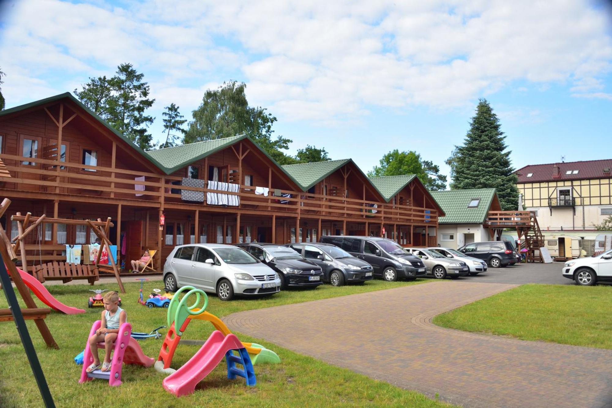 Mlodziezowy Domek Dla Grup Eldorado Mielno Centrum, 200M Od Morza Buitenkant foto