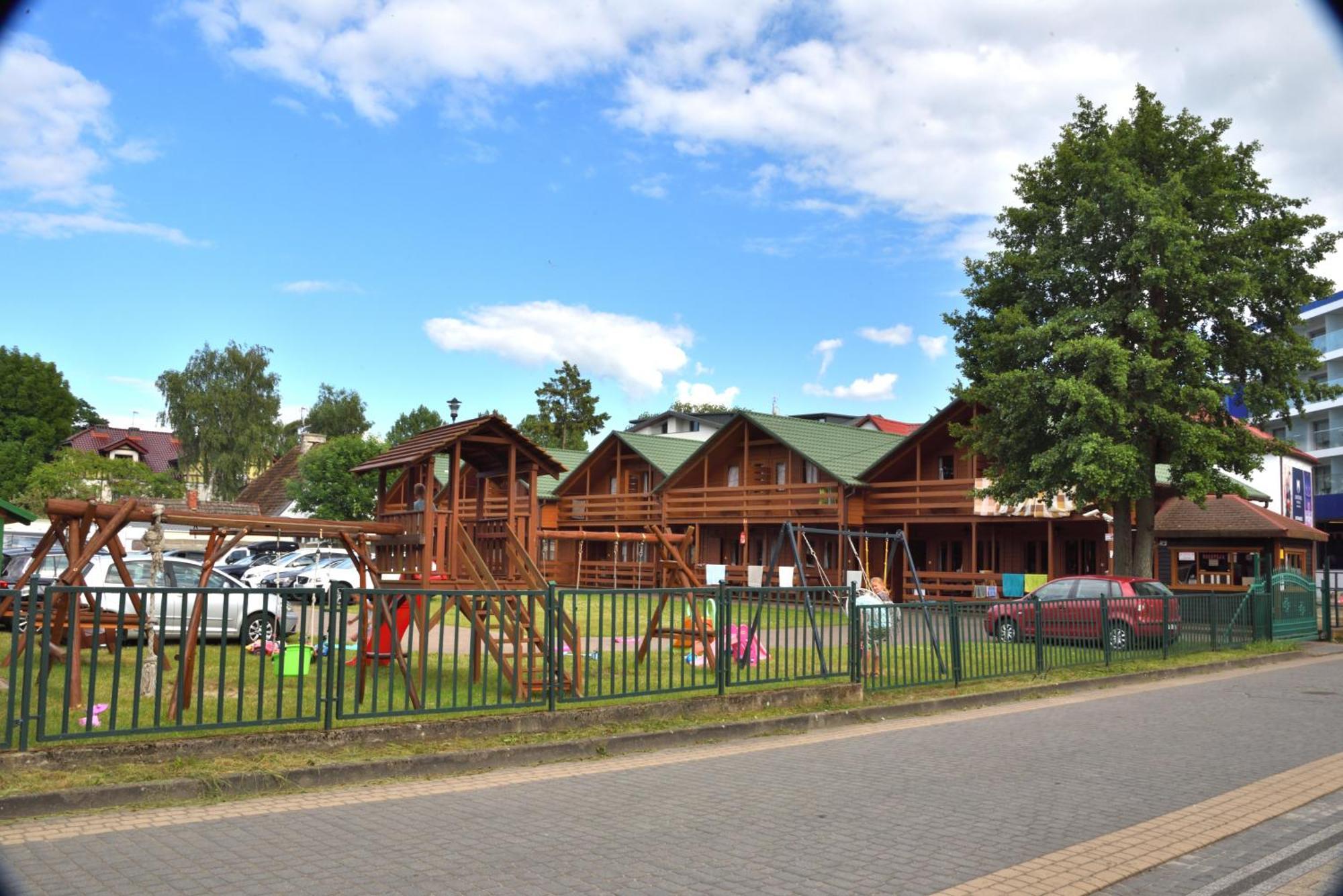 Mlodziezowy Domek Dla Grup Eldorado Mielno Centrum, 200M Od Morza Buitenkant foto